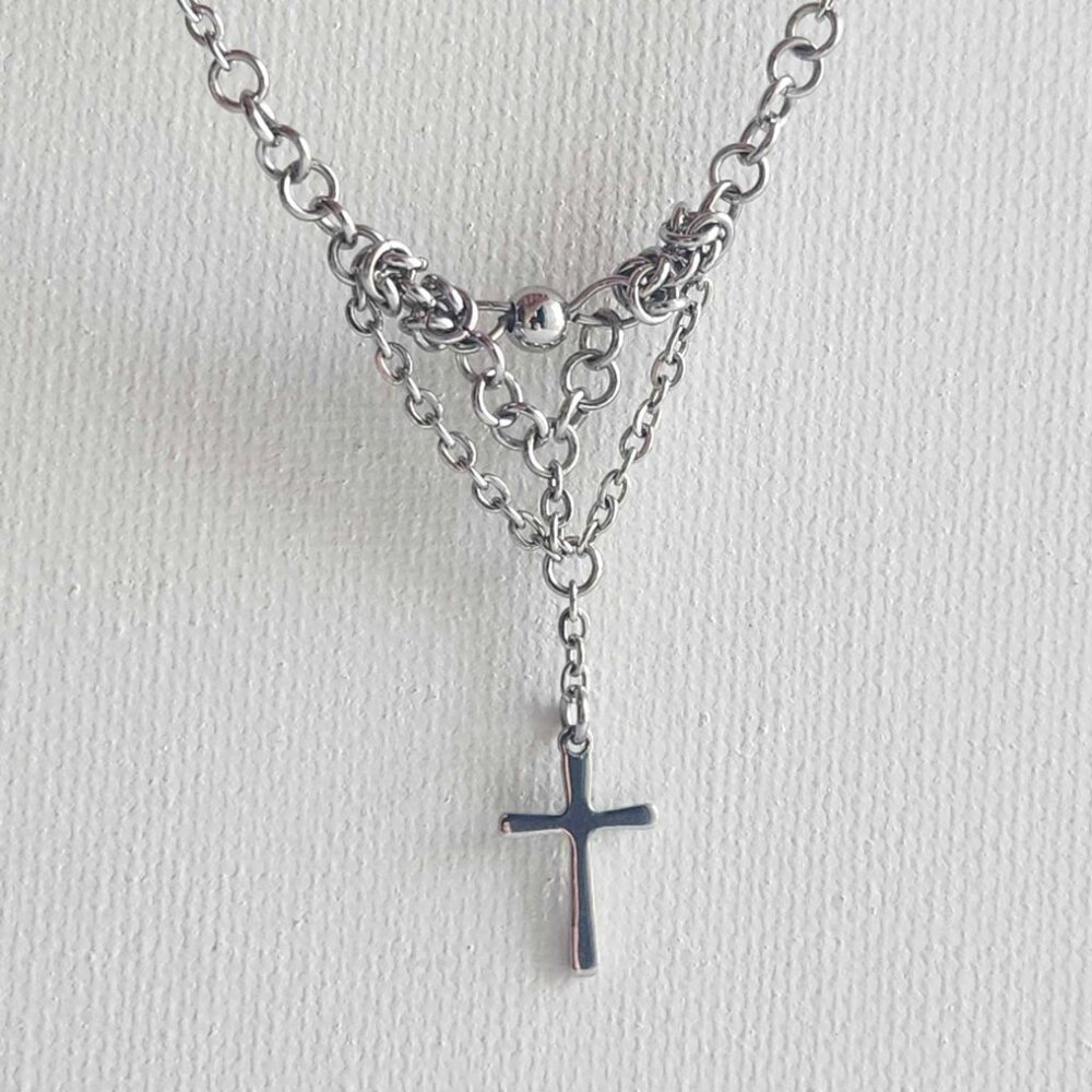 Gothic dainty silver cross necklace - Picture 6 of 9